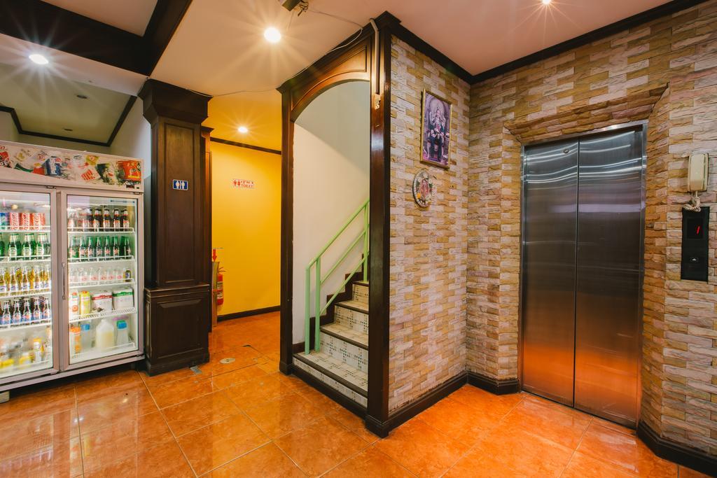 Magnific Patong Hotel Exterior photo