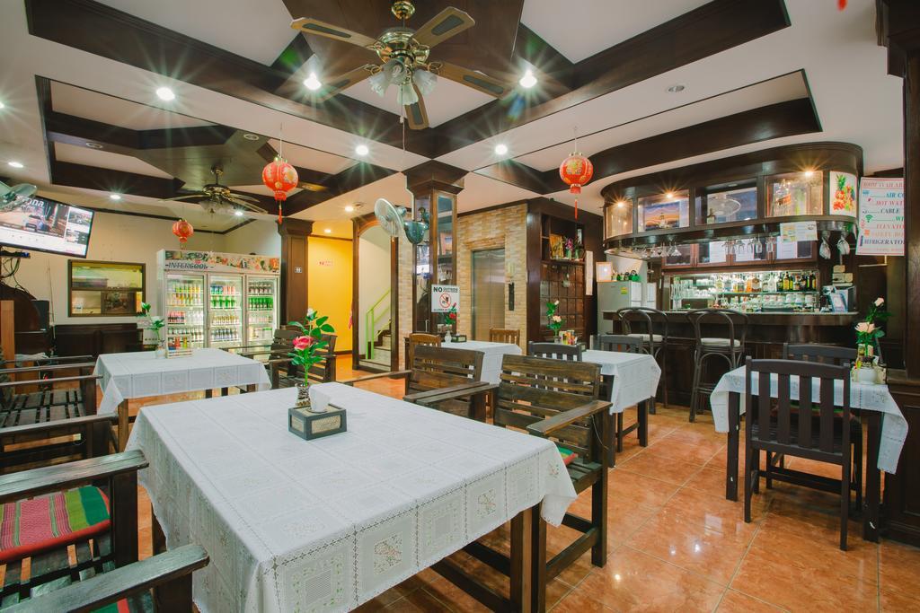 Magnific Patong Hotel Exterior photo