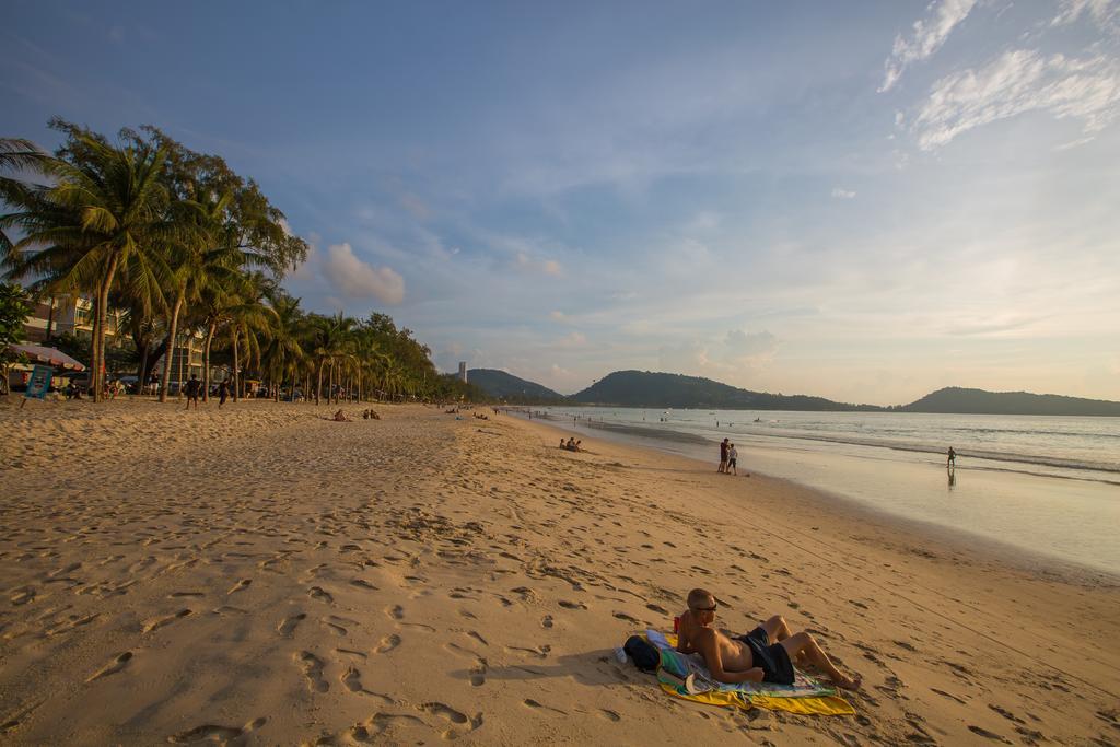 Magnific Patong Hotel Exterior photo