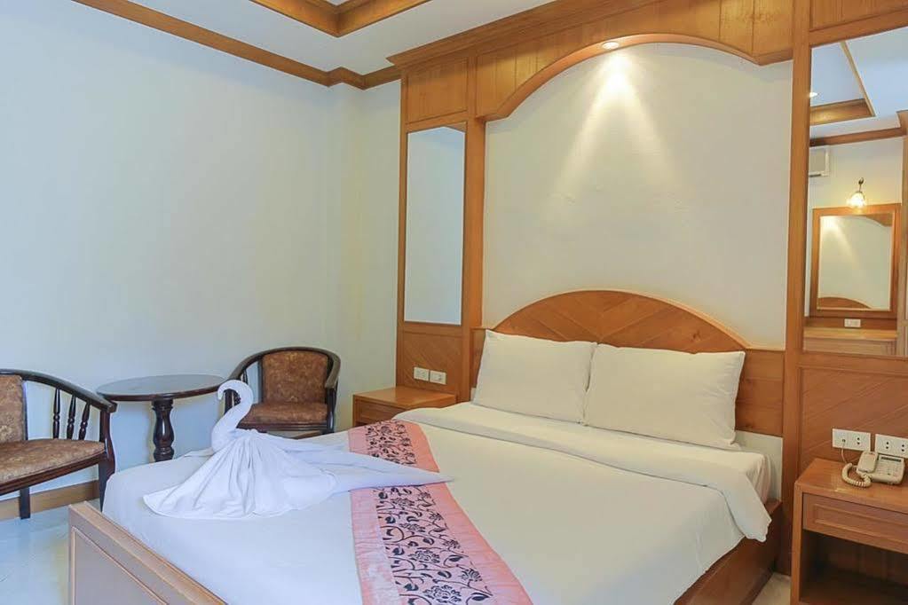Magnific Patong Hotel Exterior photo