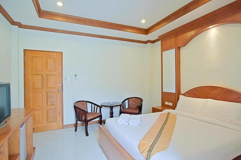 Magnific Patong Hotel Exterior photo