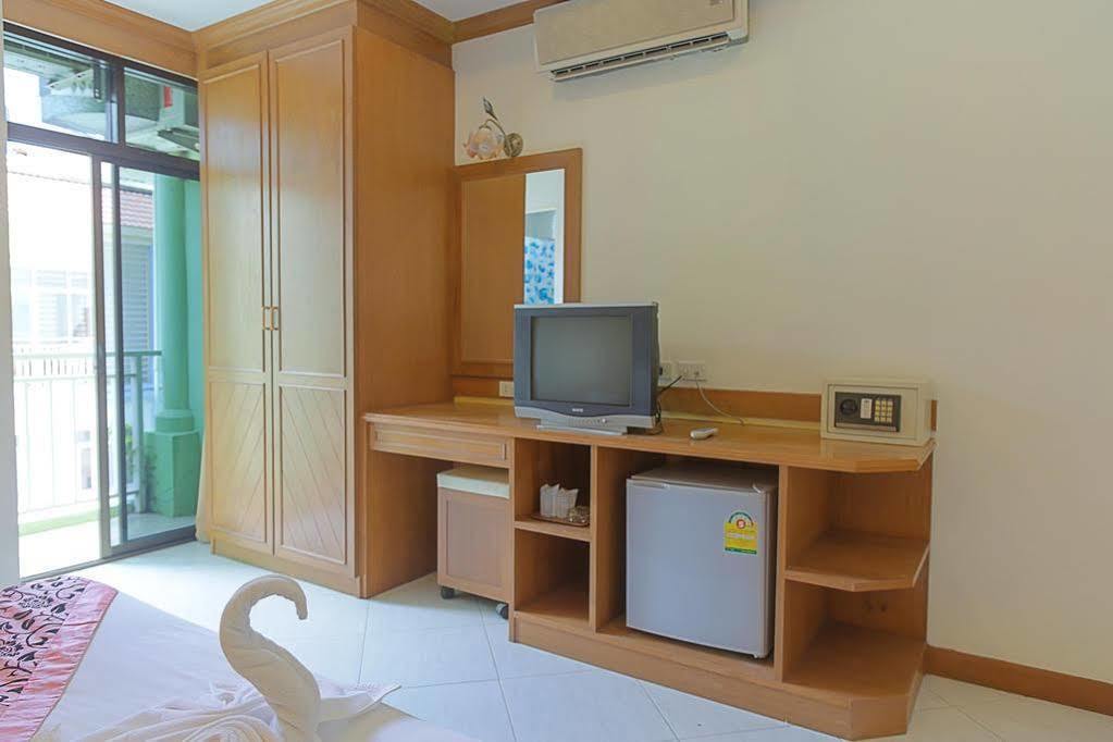Magnific Patong Hotel Exterior photo