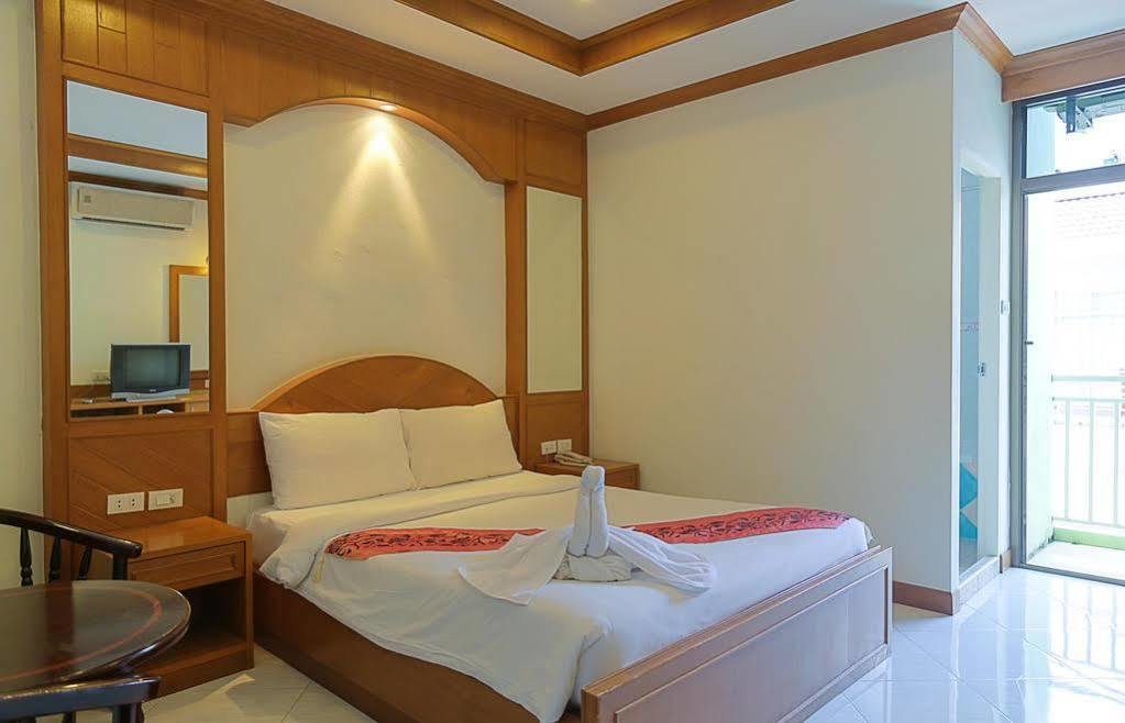 Magnific Patong Hotel Exterior photo