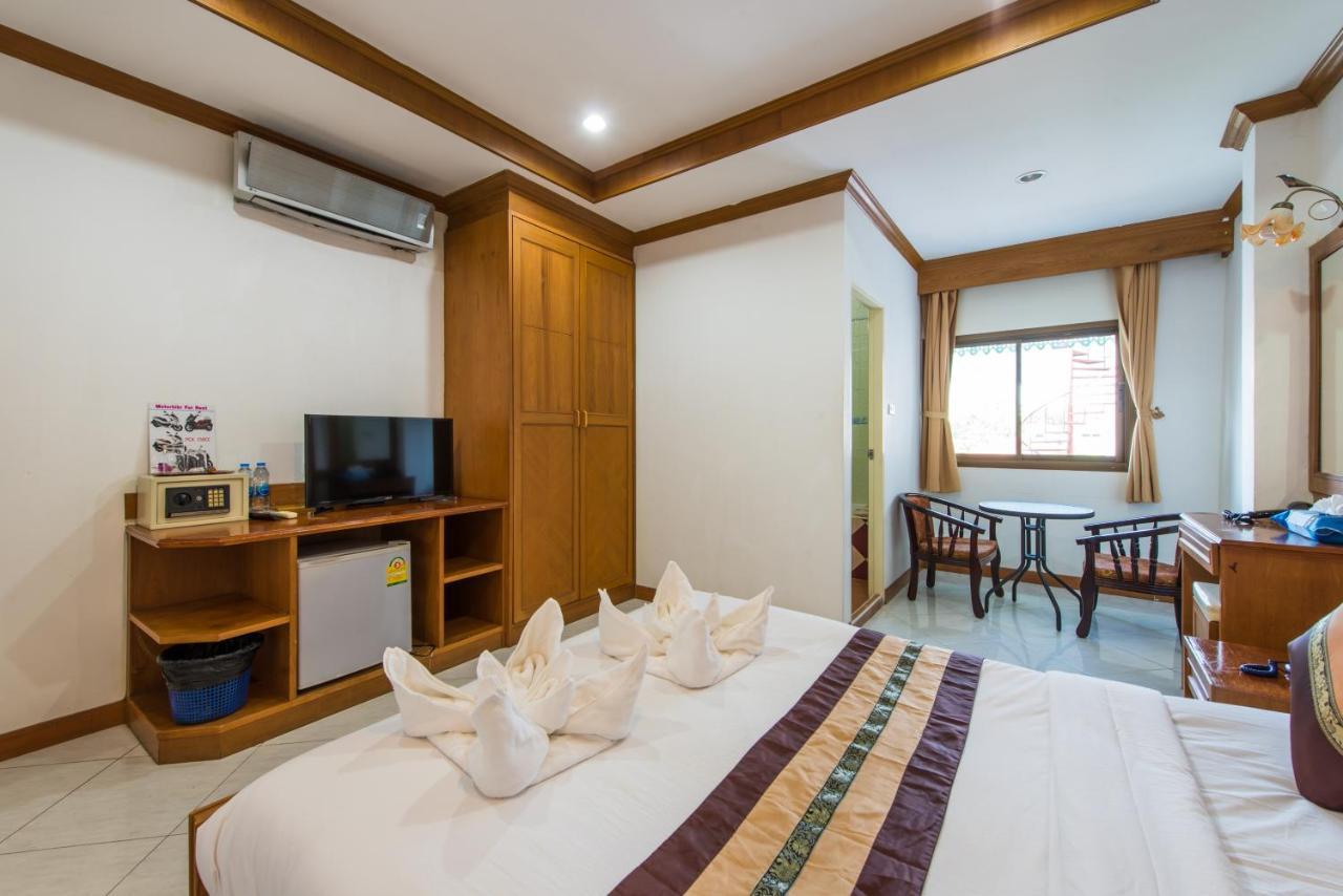 Magnific Patong Hotel Exterior photo